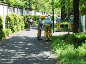 会社周辺地域の清掃活動