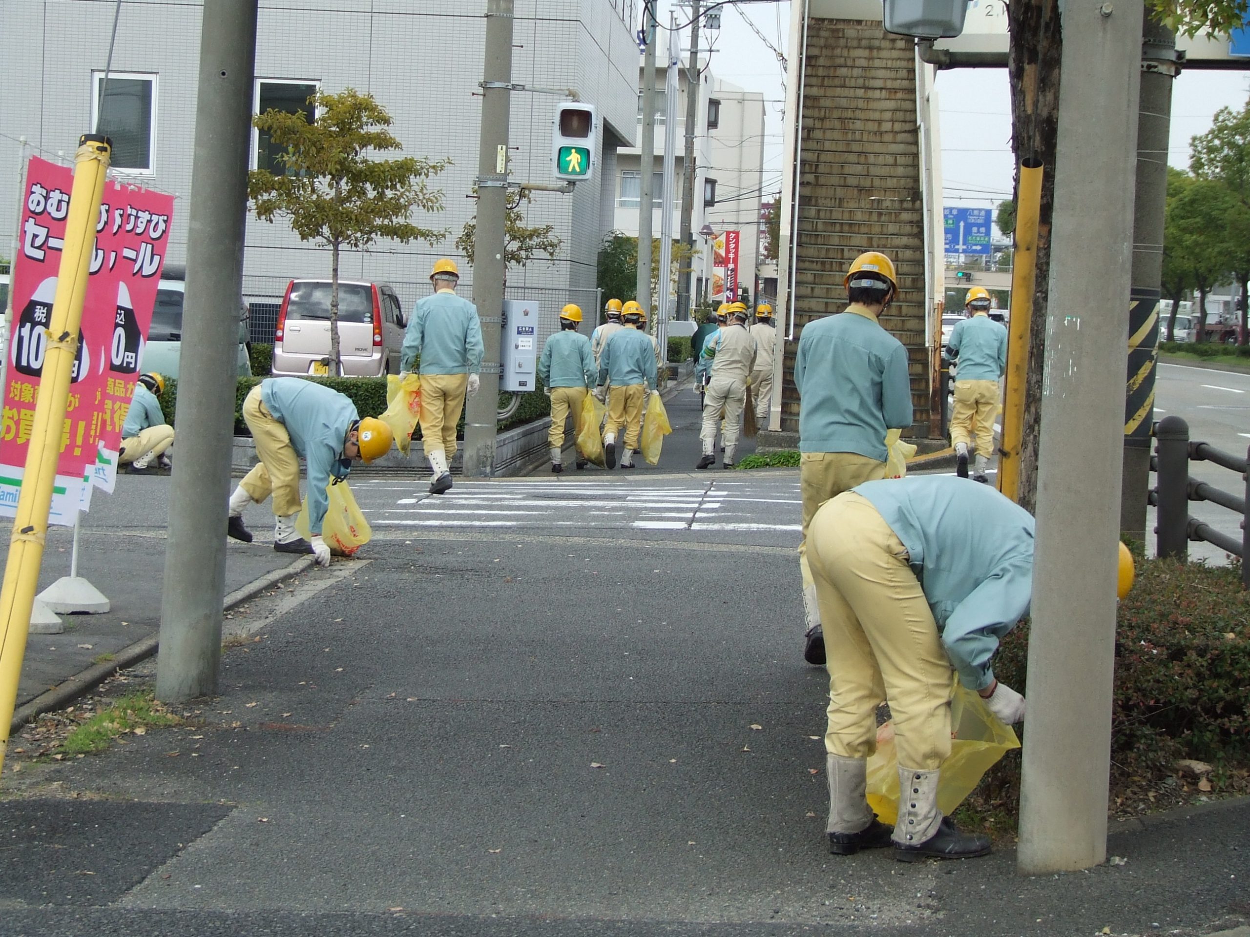 会社周辺地域の清掃活動