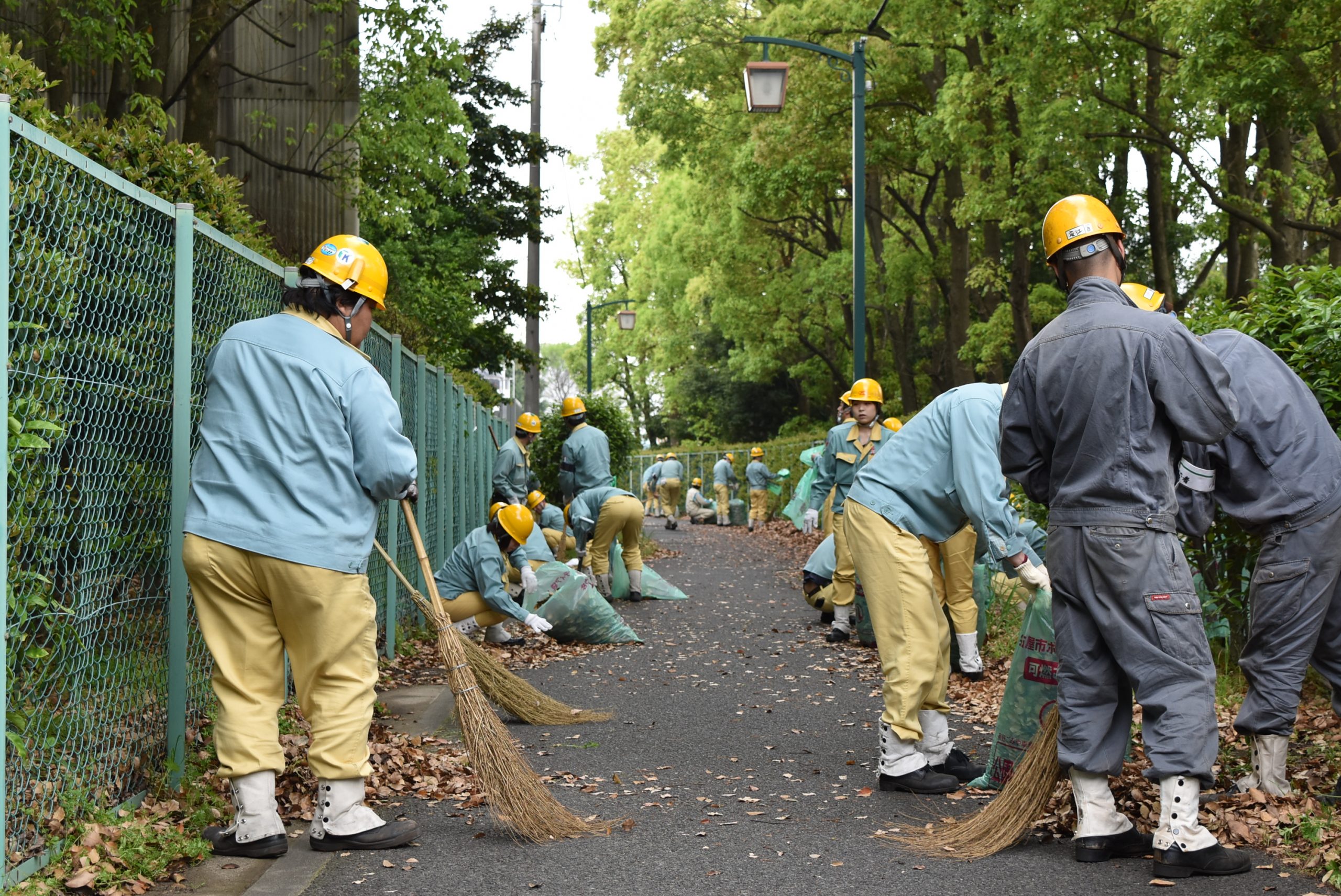 会社周辺地域の清掃活動