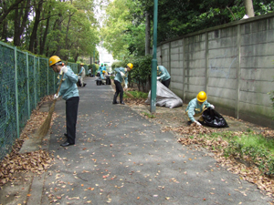 会社近隣地域の清掃活動