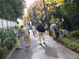 会社近隣地域の清掃活動