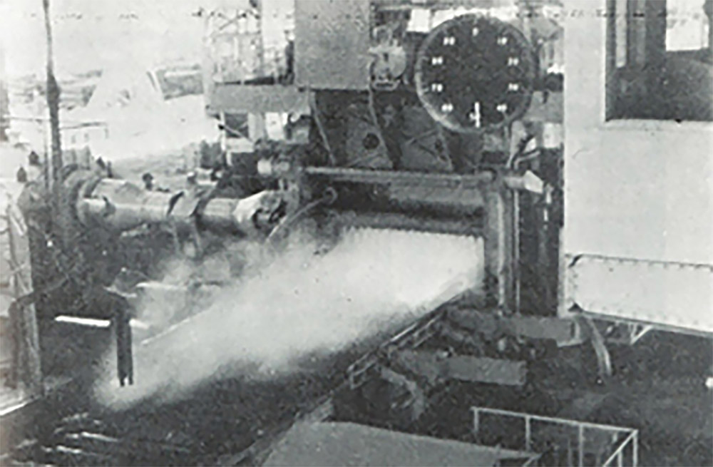 昭和36年に設置された3重厚板圧延機